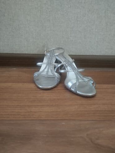 Босоножки, сандалии, шлепанцы