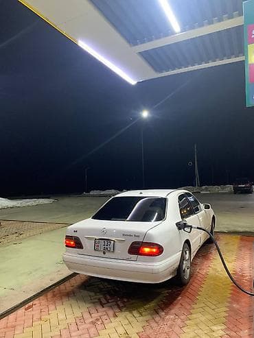 хундай аванте 1: Mercedes-Benz E-Class: 2001 г., 2.2 л, Кол менен иштөөчү, Бензин, Седан — 1