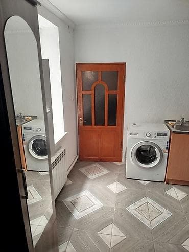 Кыймылсыз мүлк: Продаётся просторный дом с большим участком в городе Каракол Адрес — 4