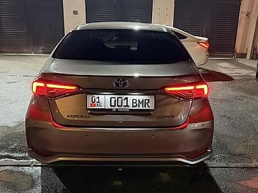camry 10: Toyota Corolla: 2021 г., 1.8 л, Вариатор, Гибрид, Седан — 6