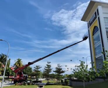 ишу работу мойка: Услуги автовышки, высота подъёма от 12м до 30м, люлька — 2