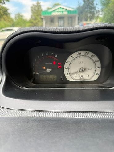 Toyota Ist: 2003 г., 1.3 л, Автомат, Бензин, Хетчбек — 5