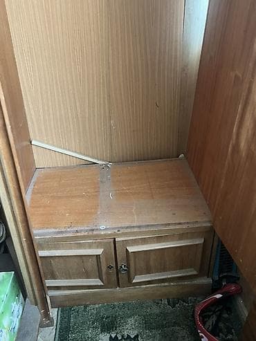 шкафы и вешалки для верхней одежды: Шифоньер, шкаф для одежды, Б/у, Прямой, Дерево — 5