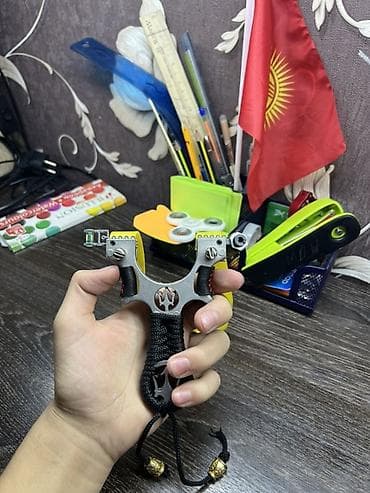 Профессиональная рогатка с прицельными модулями и аксессуарами в