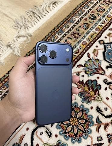 IPhone (синий цвет), серия с тремя основными камерами - Корпус