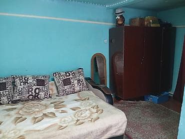 надувной бассеин: ПРОДАЮ ДОМ! В городе Кара-Балта. Не большой но уютный дом. В доме — 4