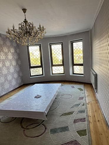 дома в ак орго: Продается частный дом в центре ж/м Ак-Орго. Участок 6 соток. Общий — 8