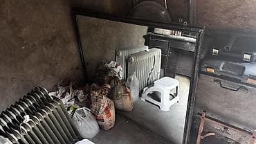 Большое настенное зеркало в декоративной раме. - Тип: прямоугольное