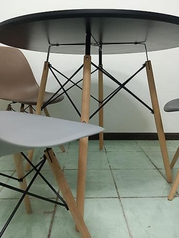 Кухонные столы: Стол Eames круглый Цвета: белый, черный. диаметр 100см, высота 75см — 4