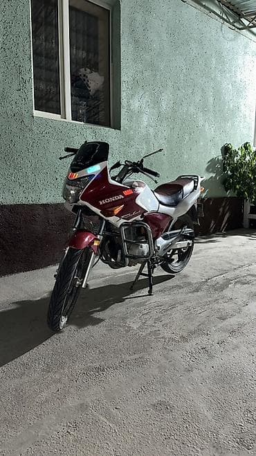 yamaha yzf r1: Мотоцикл - Honda Рабочий объём 150 см³. Механическая КПП Тормоза — 8