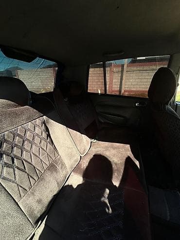 Унаа сатуу: Daihatsu Cuore: 2003 г., 1 л, Кол менен иштөөчү, Бензин, Хетчбек — 6