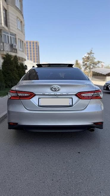 Toyota Camry: 2018 г., 2.5 л, Автомат, Бензин, Седан