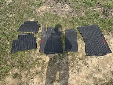 Тюнинг: Резиновые Полики Для салона Mercedes-Benz, цвет - Черный — 1