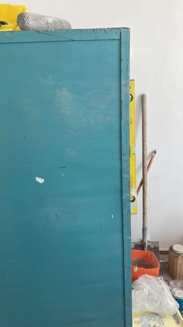 небольшой сейф: Продаю сейф 100 кг. Сделано в ссср. И железный тяжелый шкаф тоже — 3