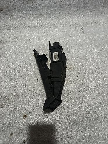 педаль газа: Педаль газа (электронная, «drive-by-wire») в сборе. Особенности: - — 2