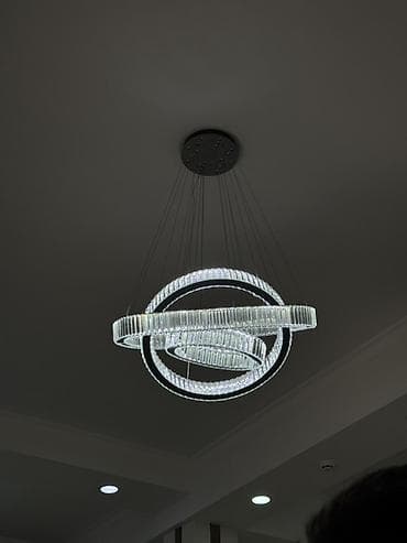 Подвесная LED-люстра с кристаллами, дизайнерская - Конструкция: три at lalafo.kg Подвесная LED-люстра с кристаллами, дизайнерская - Конструкция: три