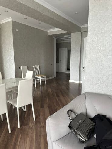 сдаётся квартира на длительный срок в районе кызыл аскерь: 4 комнаты, Риэлтор, Без подселения, С мебелью полностью — 3