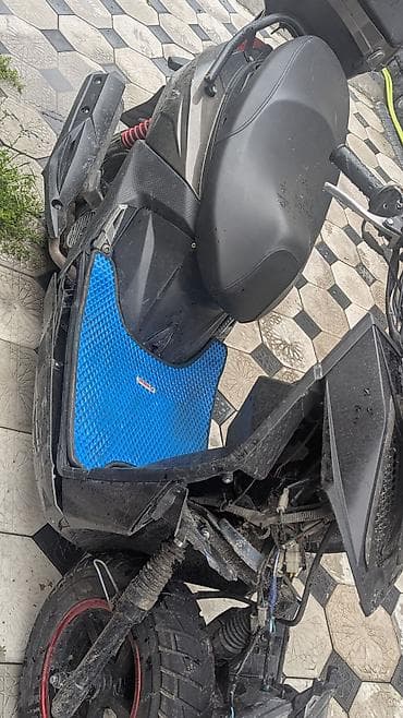 Мототехника: Это мой скутер. Вчера вечером я попал в аварию, передняя часть немного — 4