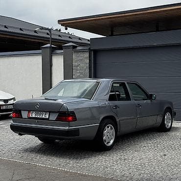простой: Mercedes-Benz W124: 1990 г., 2.3 л, Механика, Бензин, Седан — 6