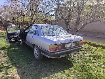 м 20: Audi 100: 1988 г., 2 л, Ручные, Бензин, Седан — 3