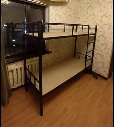 Двухъярусная кровать с металлическим каркасом Б/у в отличном