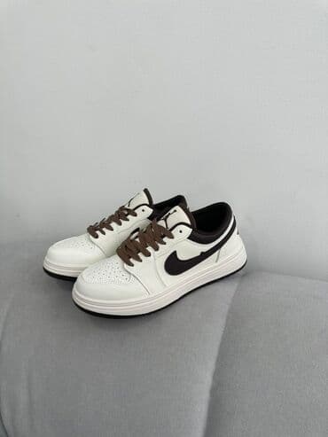 nike react: Низкие кроссовки в бежево‑коричневой гамме с контрастным тёмным Swoosh — 1