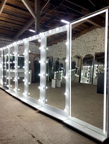 Зеркало с лампами. зеркало с подсветкой. зеркало на роликах. зеркала