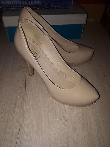 Женская обувь: Продаются женские туфли лакированные. Одевала несколько раз — 1