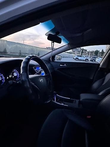 күзгү: Hyundai Sonata: 2010 г., Автомат, Бензин, Седан — 7