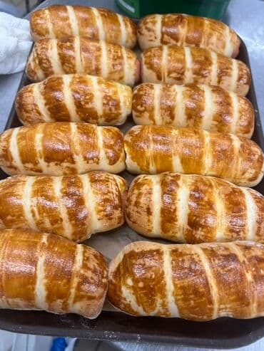 продаю яйцо: Сосиски в тесте, свежая выпечка из пекарни. - Румяная, глянцевая — 1