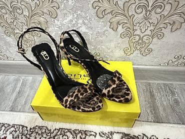 обувь женские бу: Босоножки, 39, Alaïa, Новый, цвет - Бежевый, Самовывоз — 2