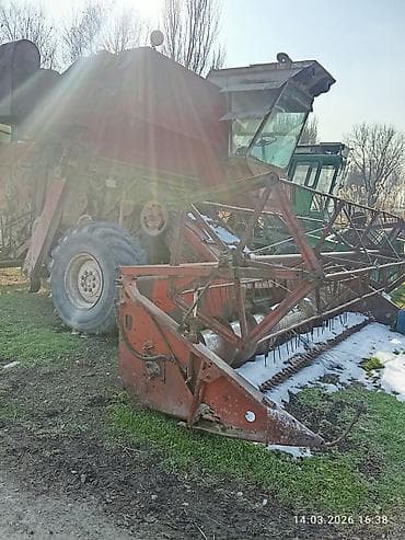 клас трактор: Зерноуборочный комбайн с жаткой Описание: - Самоходный комбайн — 1