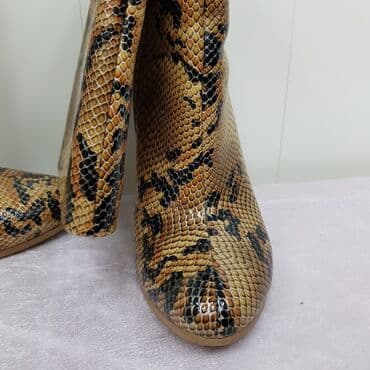 сапоги из натурального меха и кожи: Продаю сапоги из натуральной кожи, 38р,обувала несколько раз, в — 2