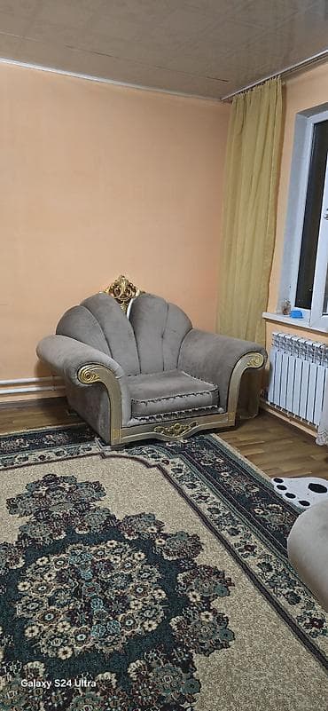 пуфы кресла: Кресло мягкое с высокой спинкой «ракушка» б/у. на одной сломаны ножки — 2