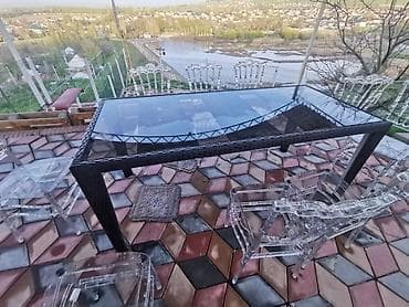 Срочно Продаю стол ротанга, очень практичная на небьюшей коричневой