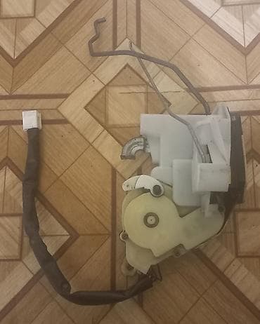 mazda 5: Центральный замок Mazda 2002 г., Б/у, Оригинал — 1