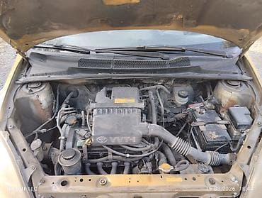 бампер авто: Toyota Yaris: 2000 г., Бензин, Хэтчбэк — 10
