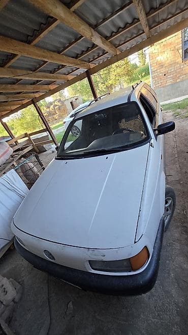 салон машины: Volkswagen Passat: 1992 г., 1.8 л, Механика, Бензин, Универсал — 3