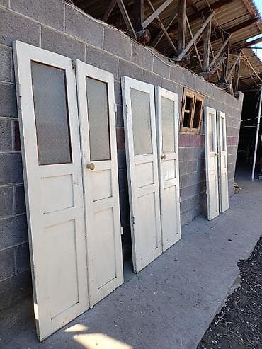 Межкомнатные деревянные двери с остеклением - Классический