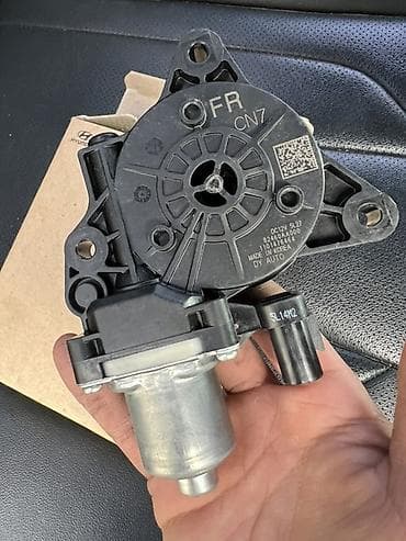 key maker: Автозапчасти Hyundai/Kia: 1. **Мотор стеклоподъёмника передней правой — 1