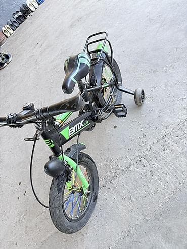 коляски для дцп детей: Детский велосипед BMX, размер колёс примерно 14". Яркий чёрно‑зелёный — 3