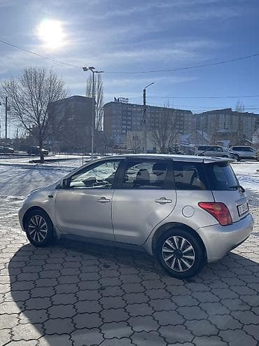 Toyota ist: 2003 г., 1.3 л, Автомат, Бензин, Хэтчбэк