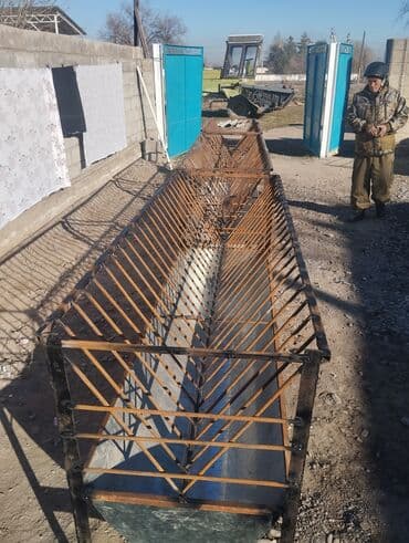 живой корм: Кормушка для крупного рогатого скота/овец - Двухсекционная длинная — 4