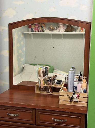 спальный мишок: Двуспальная кровать с прикроватными тумбами и шкафом-купе (на фото — 9