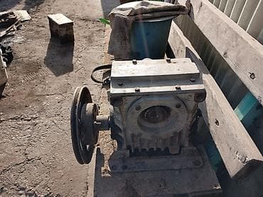 червячный: Червячный редуктор с ременным шкивом Описание: - Промышленный — 2