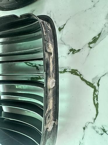 Кузовные детали: Решетка радиатора BMW 2003 г., Б/у, Аналог — 3