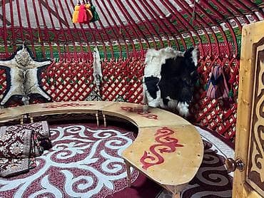 ханскую юрту: Аренда юрты, Каркас Деревянный, 75 баш, С полом, Стулья, Самовар — 2