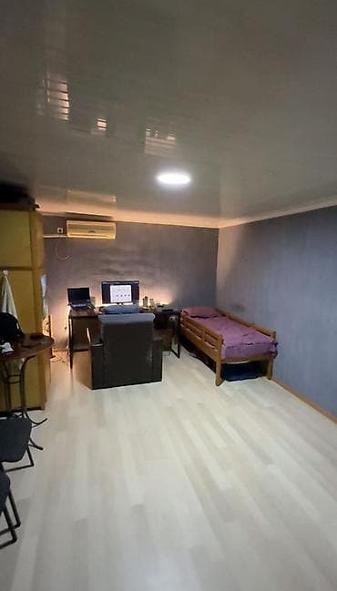 Продается дом с участком и благоустроенным двором. В центре ж/м — 9