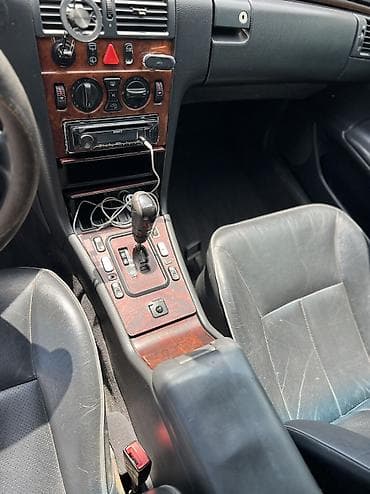 v class: Mercedes-Benz : 2001 г., 2.2 л, Автомат, Дизель, Универсал — 8