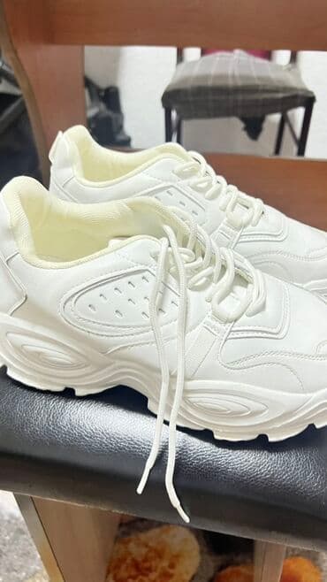 Белые кроссовки с массивной подошвой - Цвет: белый однотонный -